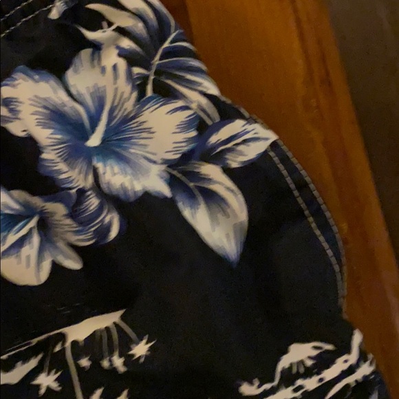 Shorts - Picture 3 of 4